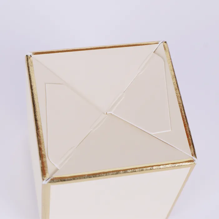 கீழே பூட்டு பெட்டிகள்